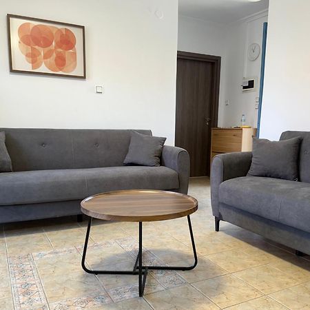 Emerald Seaside Apartment In Pefkohori Πευκοχώρι Εξωτερικό φωτογραφία